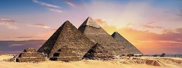 Pyramidy v Gíze.jpg